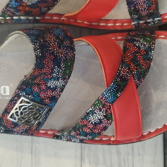 Victoriah Botanicool Sandal | Size 8-8 1/2 - Picture 11 of 16